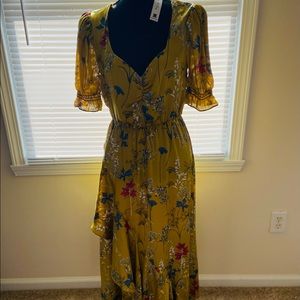 Beautiful Gold Satin Floral Satin Dress🌼🌸🌺